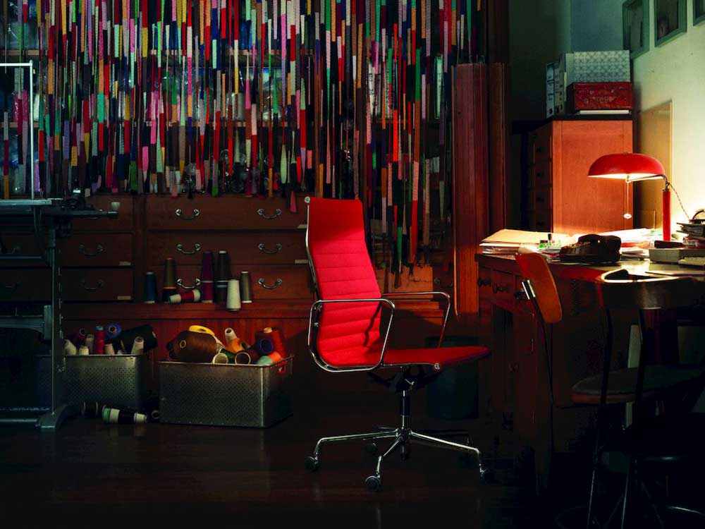 Vitra-Aluminium-Chair-119-hoog-stof-rood