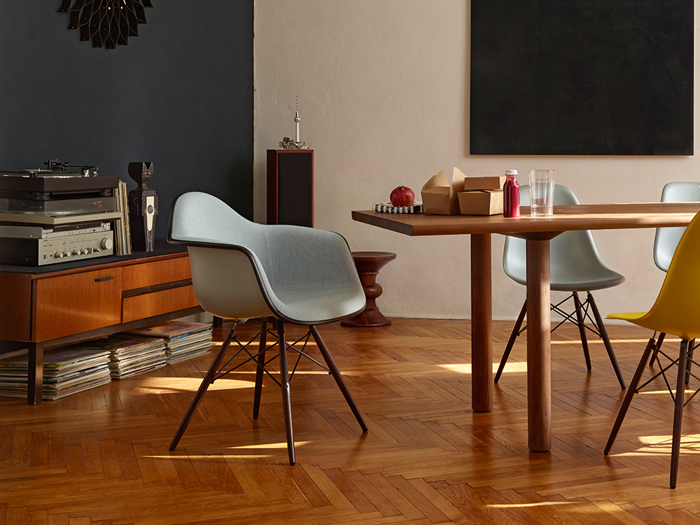 Briljant Mondstuk Monumentaal Vitra Eames Plastic Side Chair DAW | CILO Interieur