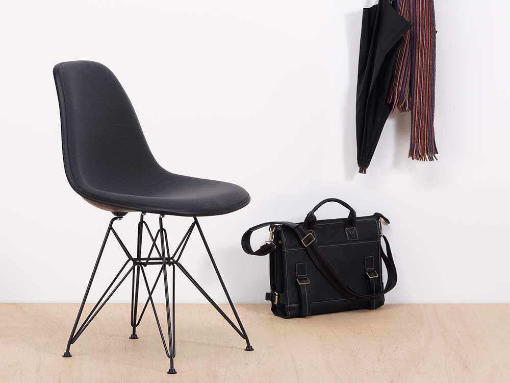 Vitra-Eames-Plastic-Side-Chair-DSR-zwart